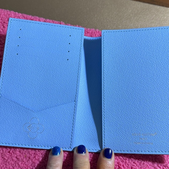 Fashion Vivi in Winter Passport/Notebook Cover - Picture 3 of 4